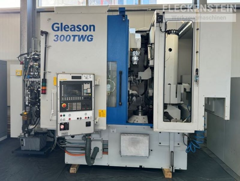 Gebrauchte_Zahnradschleifmaschine_Typ_GLEASON_300TWG_Frontansicht_Farbe_blau_weiss