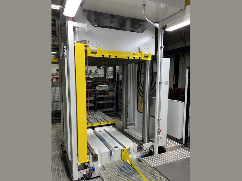 spotting_press_reis_robotics_tus130_200_distance_between_columns_1360mm