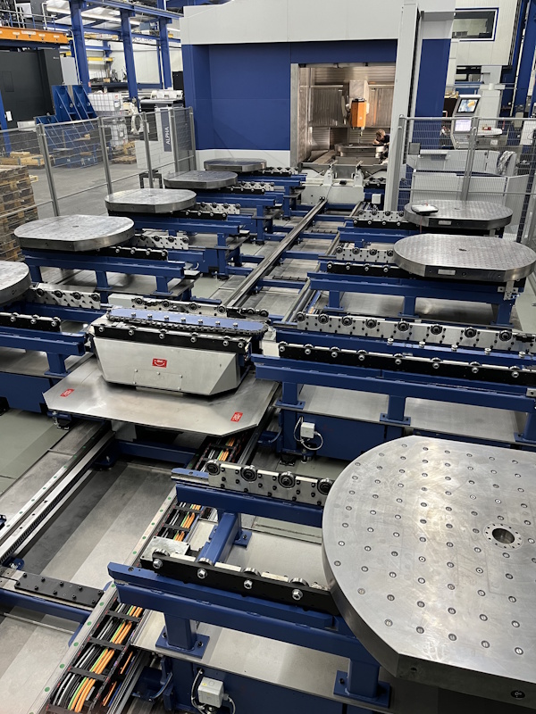 5_achs_cnc_bearbeitungszentrum_REIDEN_RX18_Palettenbahnhof